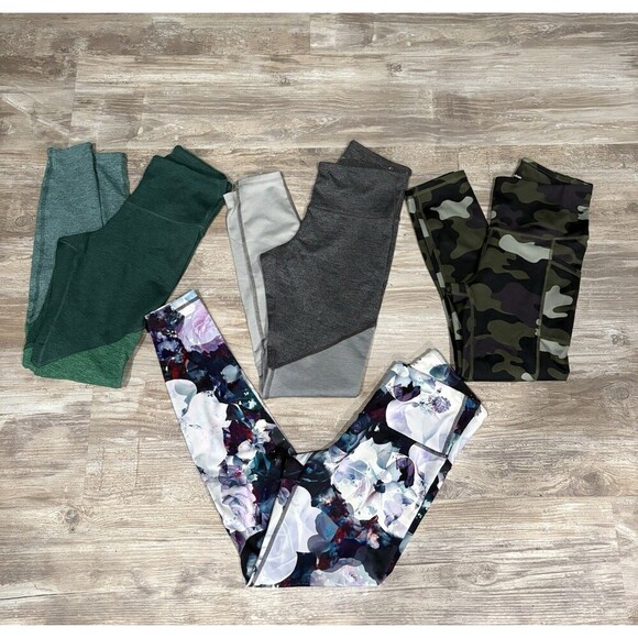 Lot Of 4 Women’s Compression Leggings Activewear Workout Old Navy Reebok Small - Picture 1 of 2